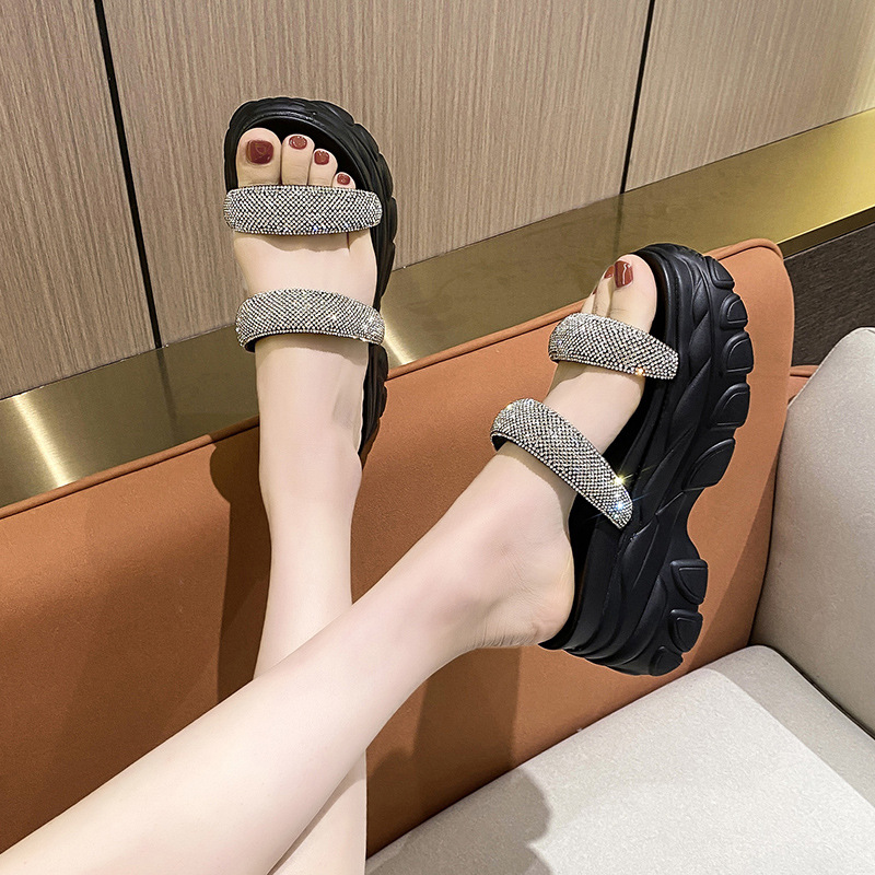 Kadın yazlık terlik 2025, yeni - Sandals incelemesi ve fiyatı